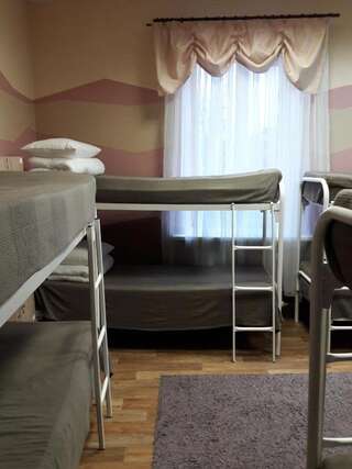 Гостиница БМ Хостел В.Новгород Великий Новгород Кровать в общем 10-местном номере для мужчин и женщин-4