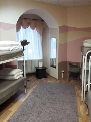 Гостиница БМ Хостел В.Новгород Великий Новгород Кровать в общем 10-местном номере для мужчин и женщин-6